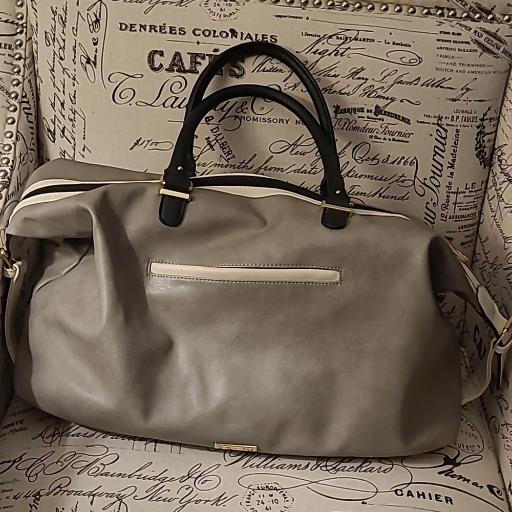 Weekender Bag - Picture 2 of 6